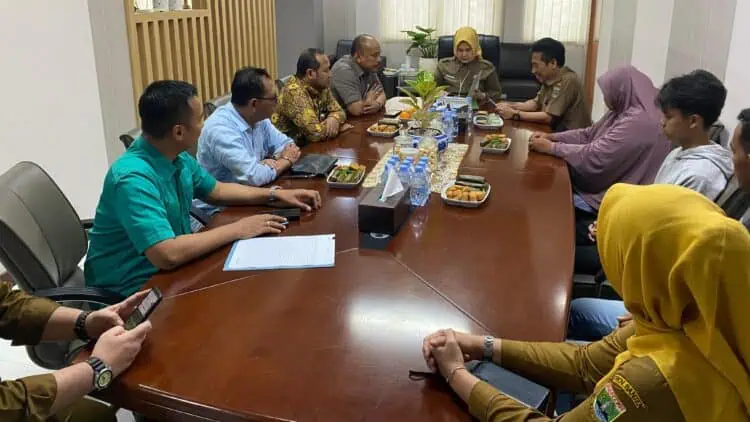 Ahli Waris Pegawai Honorer BPKAD Terima Santunan dan Beasiswa dari BPJS Ketenagakerjaan