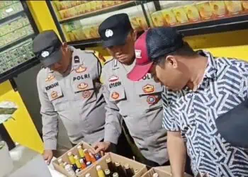 Razia Malam Hari, 122 Botol Miras Disita dari Depot Jamu di Cisoka