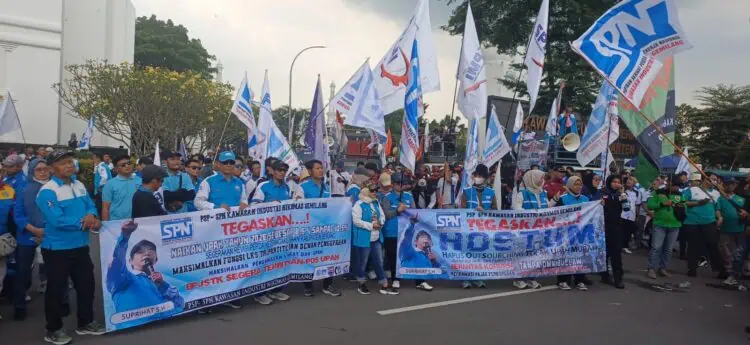 Aliansi Serikat Buruh Se-Banten Tuntut Kenaikan Upah Sampai 10 Persen