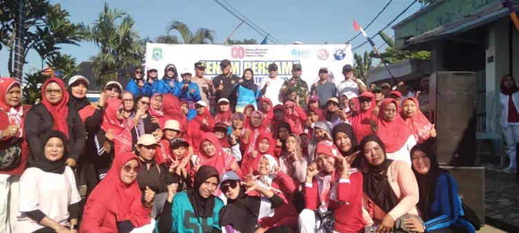 Senam Bersama Masyarakat di Karang Tengah "Banjir" Hadiah