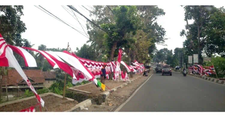 Pedagang Musiman Bendera Merah Putih Di Pandeglang Bertaruh Mengais Rezeki Jelang HUT RI