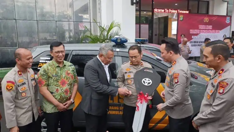 Pemkot Tangerang Selatan Hibahkan 9 Unit Mobil Bekas Untuk Polres Tangsel