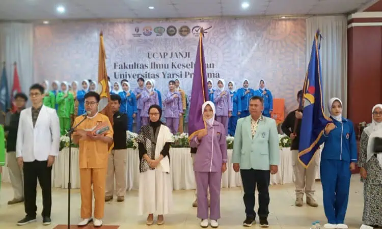 31 Mahasiswa Universitas Yarsi Pratama Tangerang Jalani Capping Day