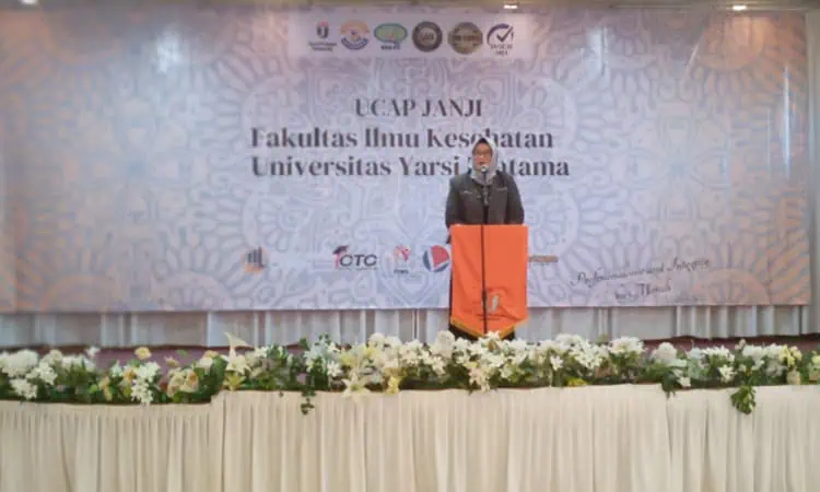 31 Mahasiswa Universitas Yarsi Pratama Tangerang Jalani Capping Day