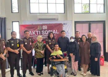 KEGIATAN SOSIAL: Kejaksaan Negeri (Kejari) Kota Tangerang Selatan (Tangsel) menggelar kegiatan bakti sosial di Yayasan Sayap Ibu Bintaro, cabang Banten, Pondok Aren, Rabu (20/8). (ISTIMEWA)
