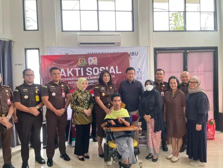 Sambut Hari Lahir Kejaksaan, Kejari Tangsel Gelar Bakti Sosial di Yayasan Sayap Ibu