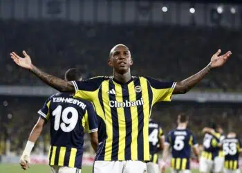 Fenerbahce Bantai Feyenoord