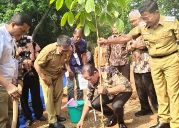 Sidak ke Industri di Jatake Kota Tangerang, Menteri Lingkungan Hidup Soroti Cerobong Pabrik