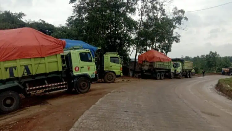 Banyak Sopir Tak Bawa SIM dan STNK, DPRD Lebak Minta Polres Tindak Truk Tanah