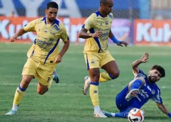 Diwarna Dua Penalti Gagal, Persib Bandung Ditahan Klub Promosi