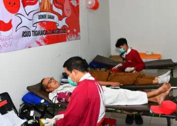 Semarak Kemerdekaan, RSUD Tigaraksa Gelar Baksos dan Bagikan Bendera Merah Putih