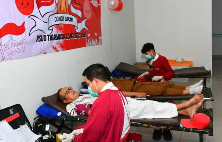 Semarak Kemerdekaan, RSUD Tigaraksa Gelar Baksos dan Bagikan Bendera Merah Putih