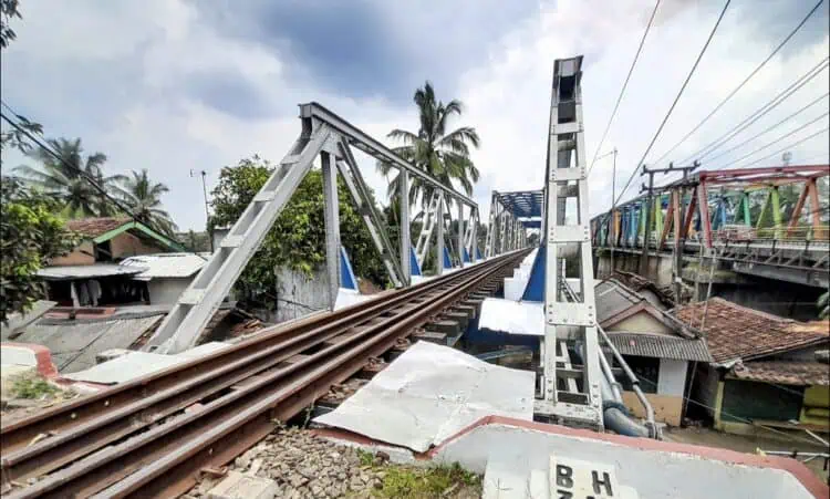 Bangli Rel Rangkasbitung-Jambu akan Ditertibkan