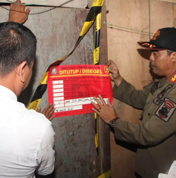 Jadi Lokasi Prostitusi, 6 Kamar Bangunan Semi Permanen di Neglasari Disegel Satpol PP Kota Tangerang