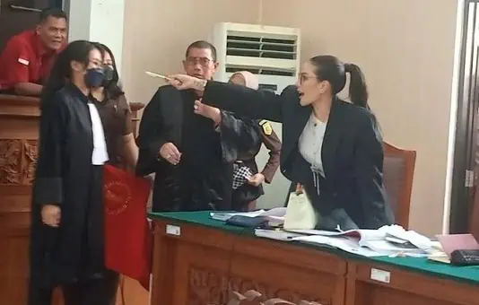 Pernyataan Doktif Disela JPU, Nikita Mirzani Marah Hingga Persidangan Menjadi Ricuh