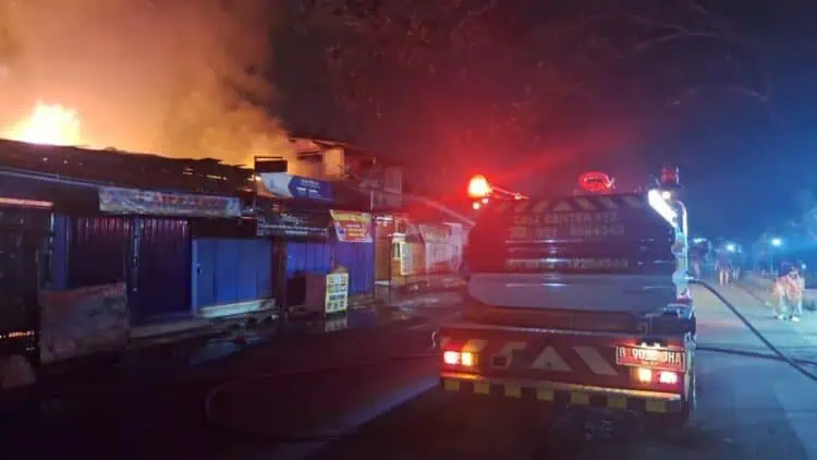 Kebakaran Dini Hari di Pasar Kemis Hanguskan Ruko dan Rumah