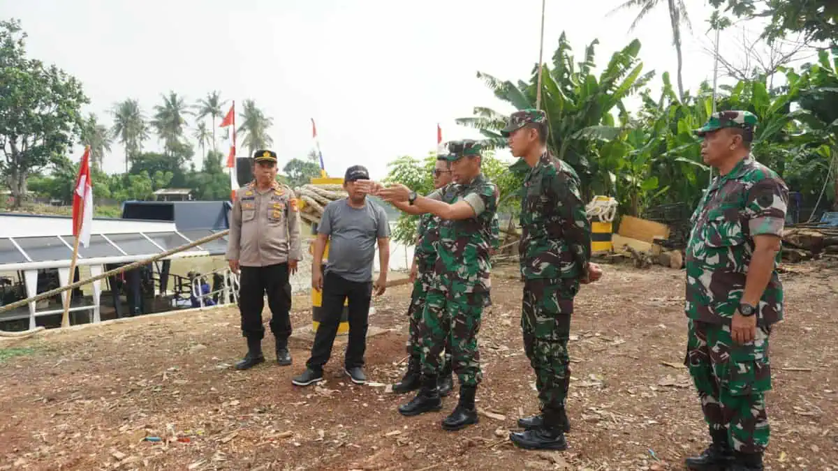 Kodim 0510/Trs Bersihkan Sungai Cisadane Jelang HUT RI ke-80