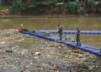 Kodim 0510/Trs Bersihkan Sungai Cisadane Jelang HUT RI ke-80