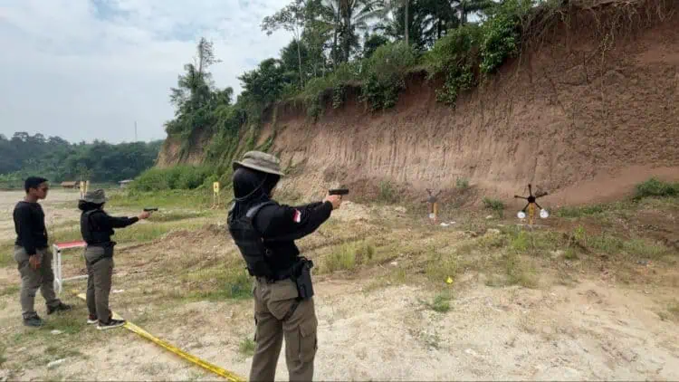 Aksi Srikandi Brimob Polda Banten! Latihan Menembak Sniper hingga Pistol Texas