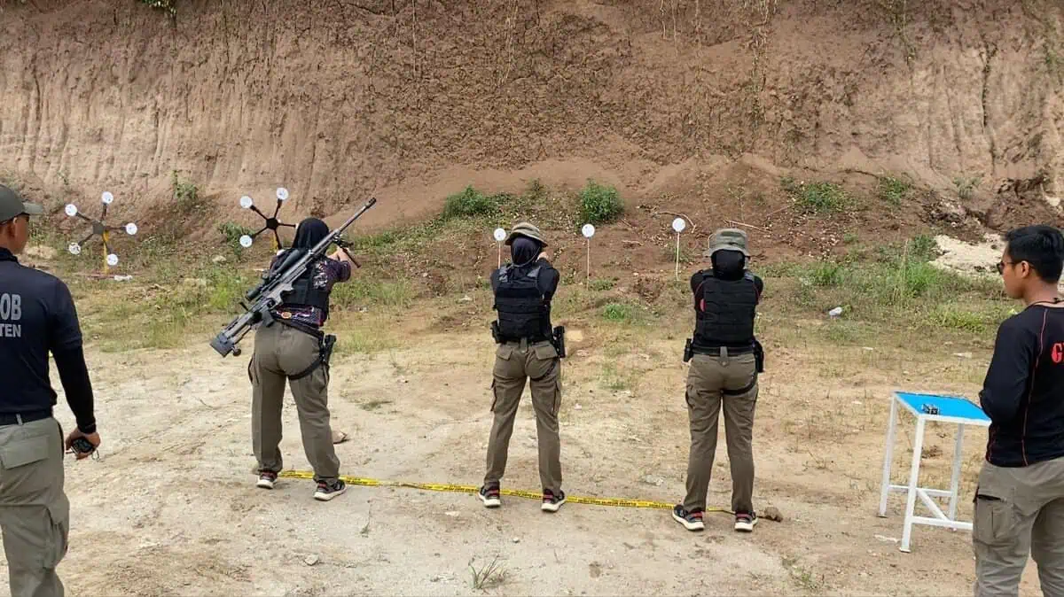 Aksi Srikandi Brimob Polda Banten! Latihan Menembak Sniper hingga Pistol Texas Aksi Srikandi Brimob Polda Banten! Latihan Menembak Sniper hingga Pistol Texas