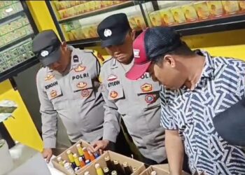 Razia Gabungan di Cisoka, 122 Botol Miras Disita
