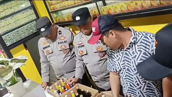 Razia Gabungan di Cisoka, 122 Botol Miras Disita
