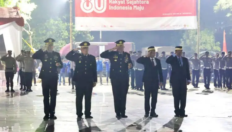 Bupati Tangerang Hadiri Renungan Suci di TMP Arya Wangsakara