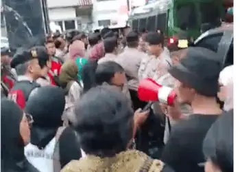 Charlie Chandra Divonis 4 Tahun Penjara, PN Tangerang Digeruduk Massa