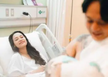Erika Carlina Melahirkan Bayi Berjenis Kelamin Laki-laki
