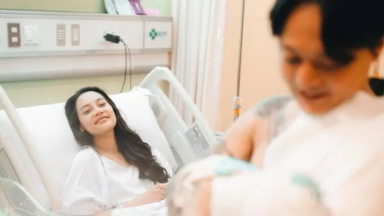 Erika Carlina Melahirkan Bayi Berjenis Kelamin Laki-laki