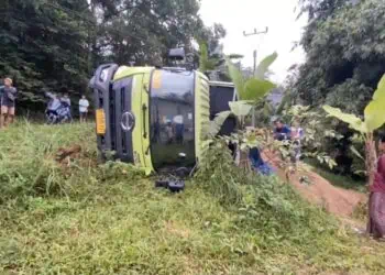 Akibat Rem Blong Kernet Dump Truk di Lebak Tewas Usai Kendaraan Terguling