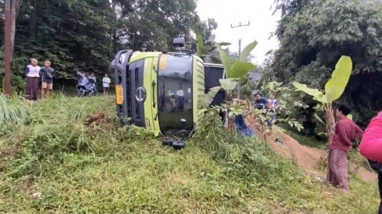 Akibat Rem Blong, Kernet Dump Truk di Lebak Tewas Usai Kendaraan Terguling