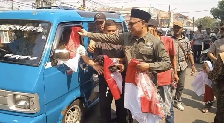 FPK Lebak Bagikan Bendera Merah Putih Gratis
