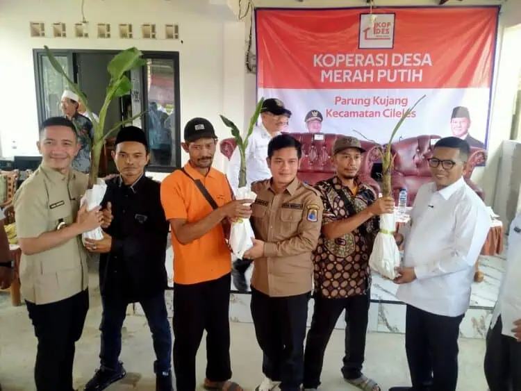 KMP Parung Kujang Lebak Terima 2.000 Batang Bibit Pisang