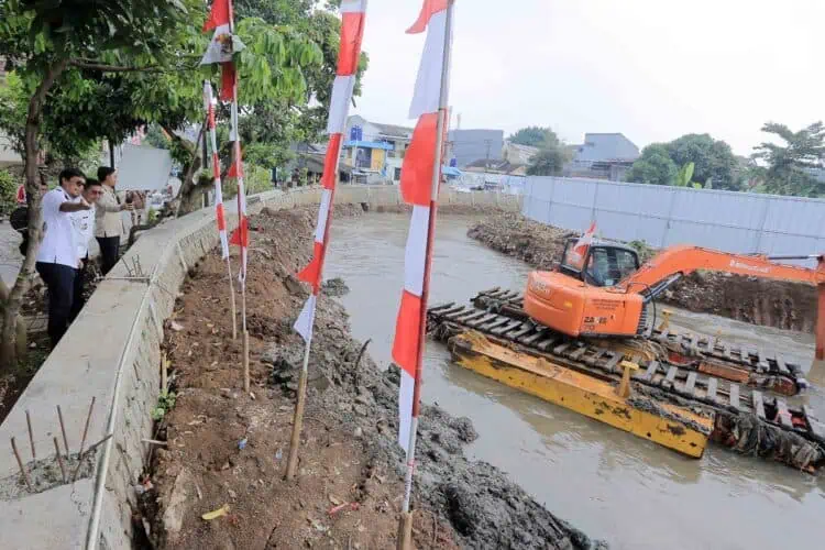 Normalisasi Kali Irigasi Puri Kartika Ciledug Kota Tangerang Dimulai