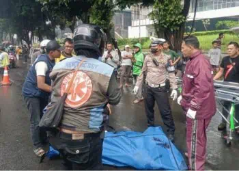 Pengendara Motor Tewas Mengenaskan Depan Mall Bale Kota Tangerang Saat Turun Hujan