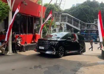 KPK Sita 4 HP dari Plafon Rumah Noel