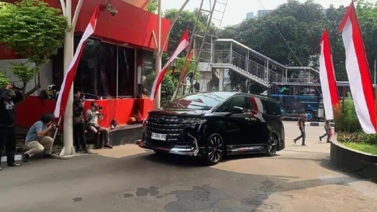 KPK Sita 4 HP dari Plafon Rumah Noel