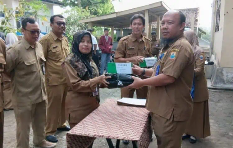 Distan Lebak Bekali Penyuluh dengan Alat Ukur pH Tanah