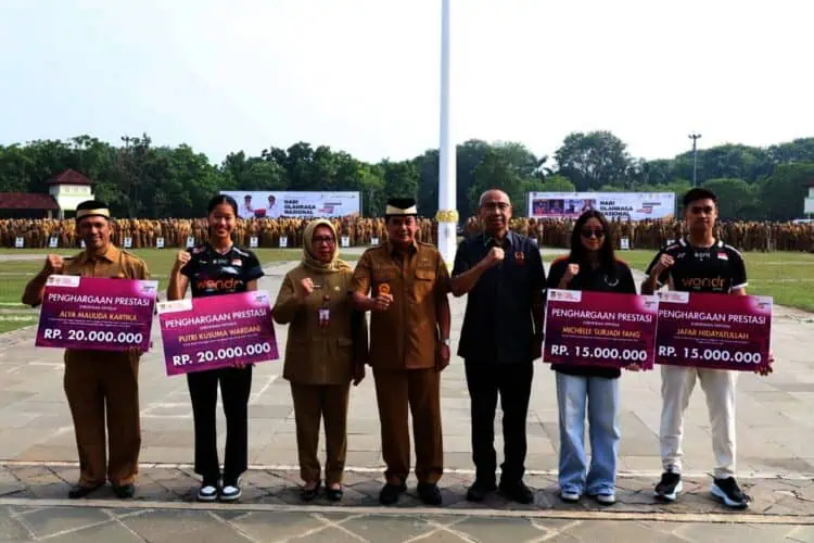 Sambut Hari Olahraga Nasional ke-42, Bupati Tangerang Berikan Penghargaan Kepada 4 Atlet Berprestasi