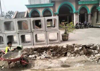 Dinas PUPR Banten Perbaiki Jalan Arya Putra Tangsel