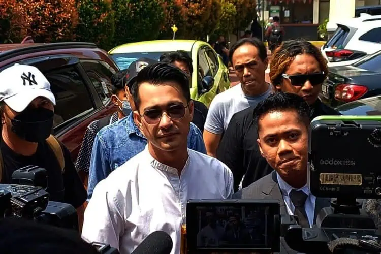 Jalani Sidang Cerai Perdana, Eza Gionino dan Istri Bertemu