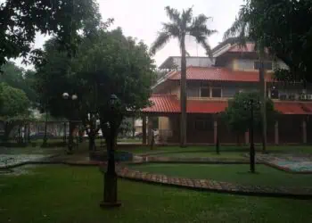Cuaca Kota Tangerang Sepekan Didominasi Hujan Ringan, Warga Diimbau Tetap Waspada