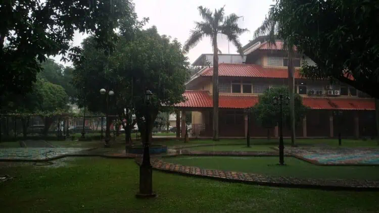 Cuaca Kota Tangerang Sepekan Didominasi Hujan Ringan, Warga Diimbau Tetap Waspada
