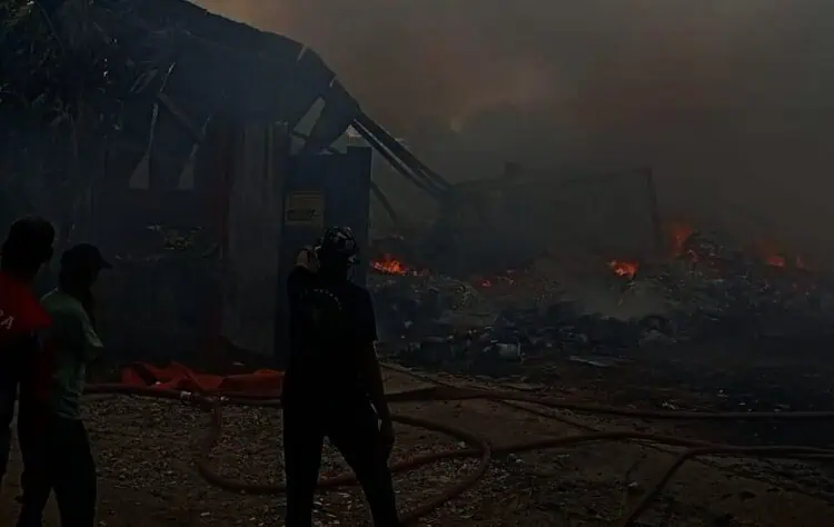 Gudang Triplek di Legok Ludes Terbakar, Belum Diketahui Penyebabnya