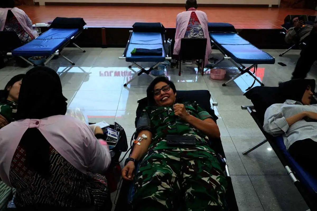 Sambut HUT ke-77, Polwan Polda Banten Gelar Donor Darah Sambut HUT ke-77, Polwan Polda Banten Gelar Donor Darah