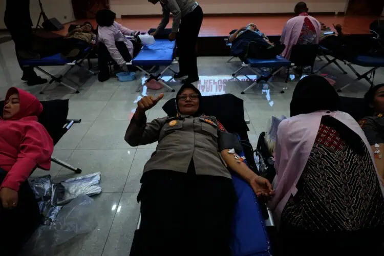 Sambut HUT ke-77, Polwan Polda Banten Gelar Donor Darah