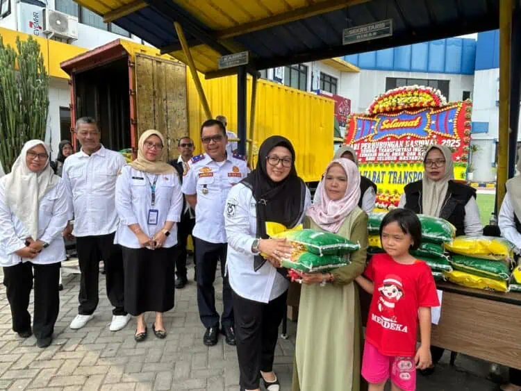 3 Ton Beras SPHP Diserbu Warga Sukamulya, GPM Disperindag Meriahkan Harhubnas