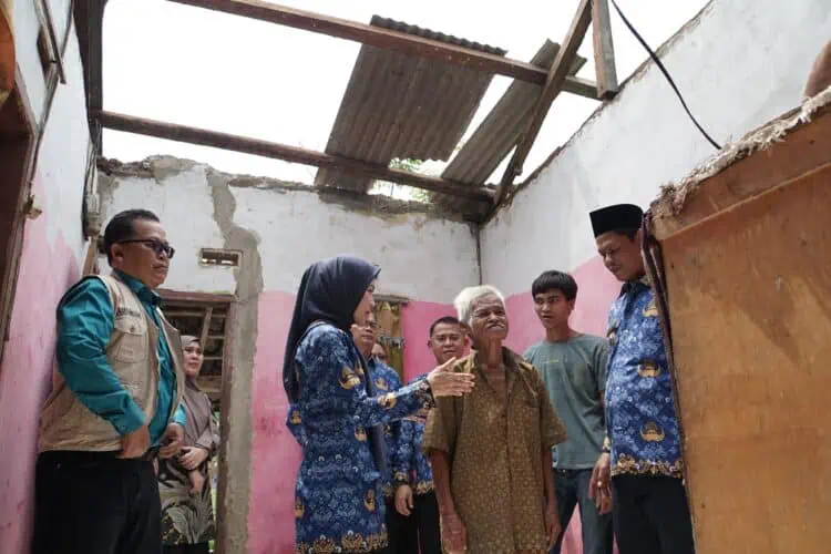 Tengok Korban Puting Beliung, Bupati Zakiyah Janji Bantu Sesuai Kewenangannya