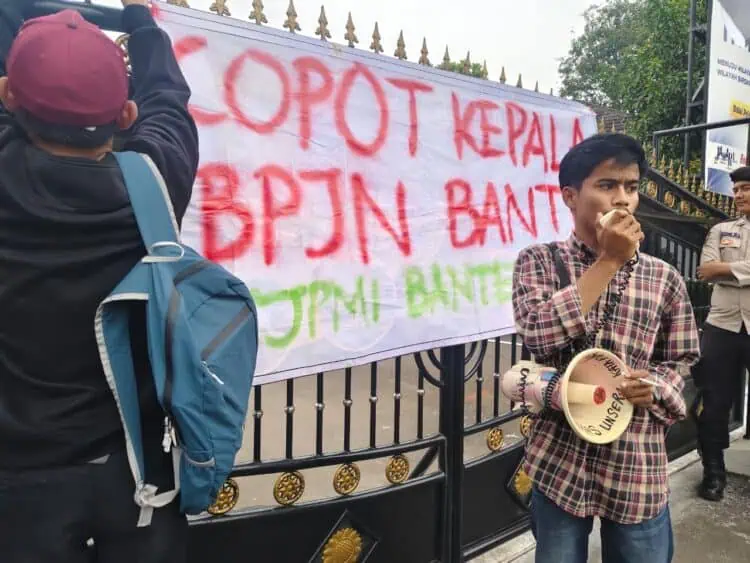 Pembangunan Jembatan Cisata Pandeglang Dinilai Bermasalah, Mahasiswa dan Aktivis Demo BPJN Banten